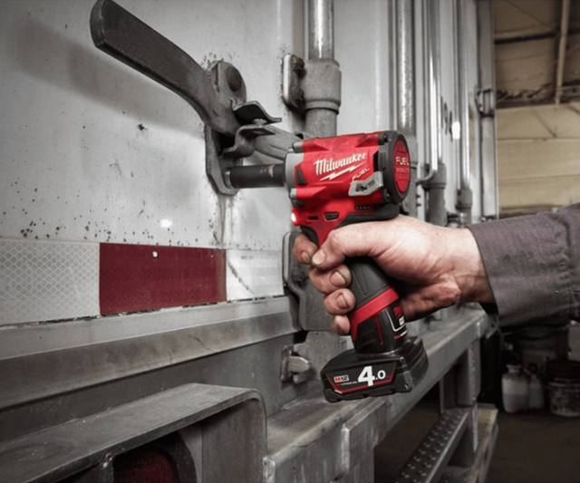 Акумуляторний гайковерт Milwaukee M12 1/2