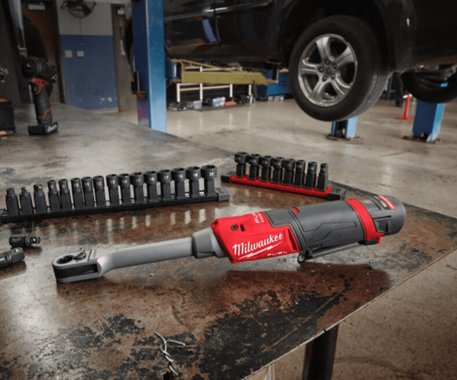 Аккумуляторный гайковёрт-трещотка Milwaukee M12 FPTR-202X 4933480754​