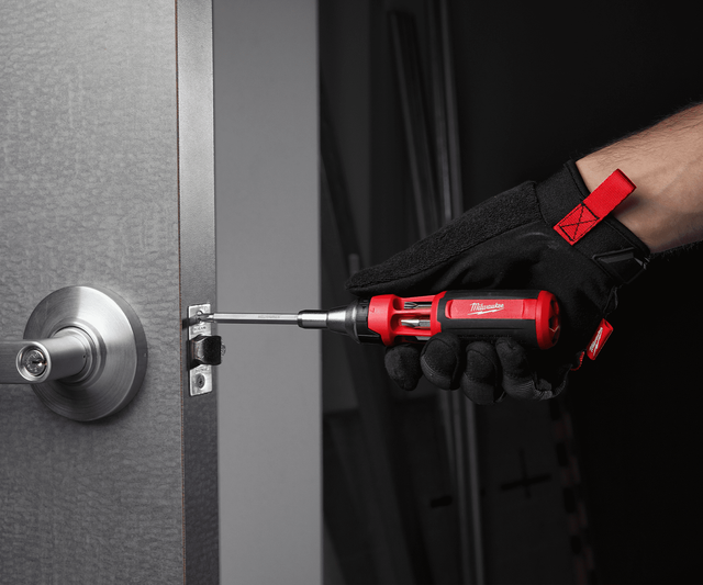 Універсальна викрутка Milwaukee 9 in 1 Ratcheting Multi-bit Screwdriver 4932471598