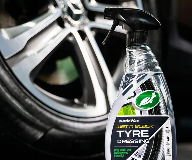 Покрытие для шин и пластика Turtle Wax Wet-n-Black 040020 Покрытие для шин и пластика Turtle Wax Wet-n-Black 040020