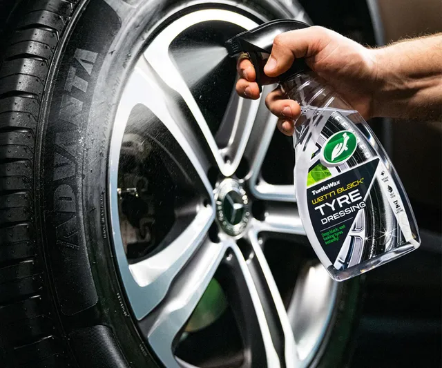 Покрытие для шин и пластика Turtle Wax Wet-n-Black 040020 Покрытие для шин и пластика Turtle Wax Wet-n-Black 040020