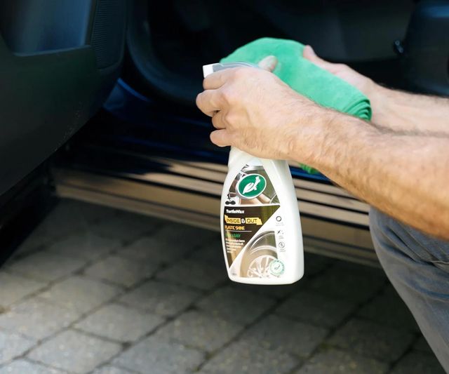 Покриття для пластику та гуми Turtle Wax Inside & Out Plastic Shine 040081 Покриття для пластику та гуми Turtle Wax Inside & Out Plastic Shine 040081