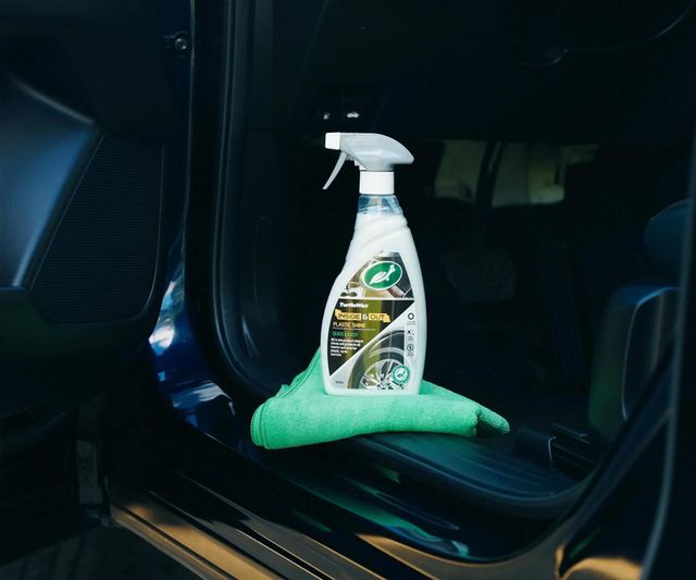 Покриття для пластику та гуми Turtle Wax Inside & Out Plastic Shine 040081 Покриття для пластику та гуми Turtle Wax Inside & Out Plastic Shine 040081